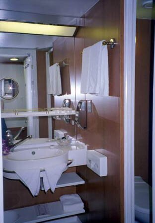Norwegian Atar--Split-Bathroom (Mini-suite & Oceanview Staterooms)